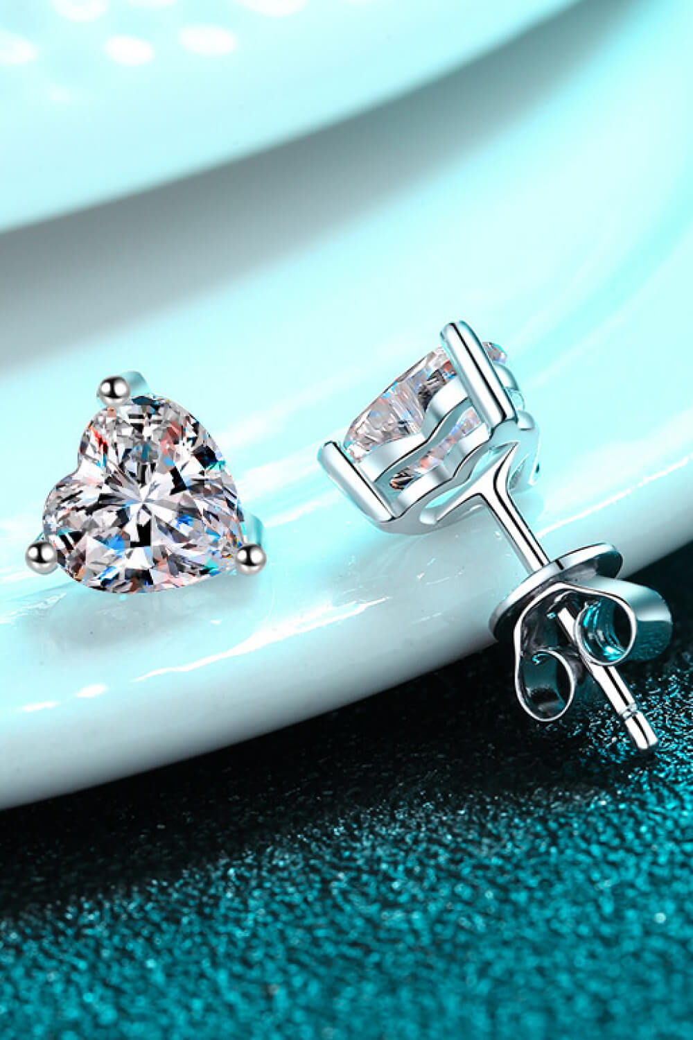 2 Carat Moissanite Heart-Shaped Stud Earrings - Undeniably LUXE