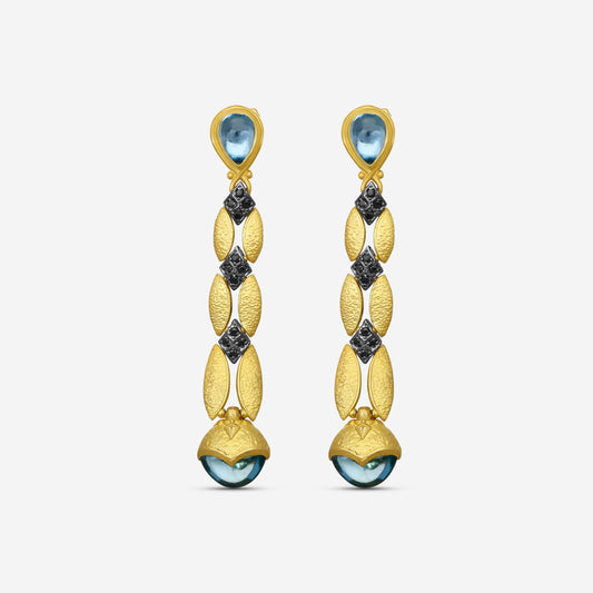 KONSTANTINO - "Callas" (Drop) - 18K Gold Earrings - BLK DIA: 0.204ctw.; Swiss Blue TOP: 6mm; Swiss Blue TOP: 8.8mm - SKMK03148-18KT-510

Length: 2" x 3/8"
Retail $5,260.00