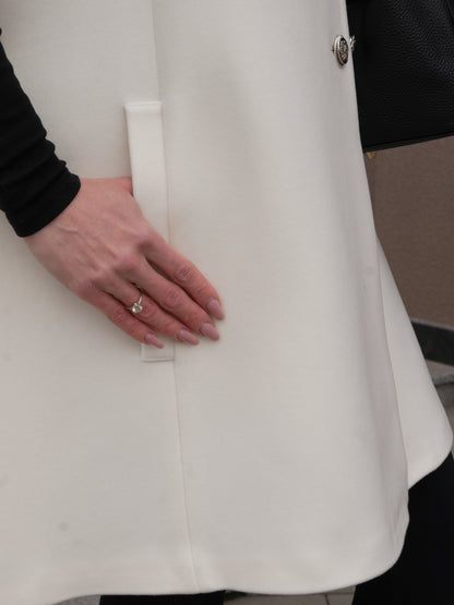 Paris Cashmere Bland Cape in Ivory