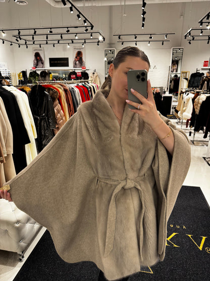 Luxury Double-Face Wool Poncho with Scandinavian Mink Fur